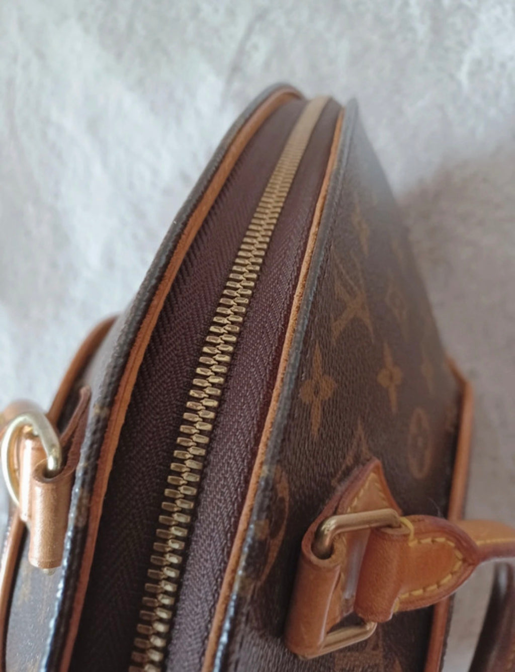 Louis Vuitton Vintage Monogram – Ellipse MM