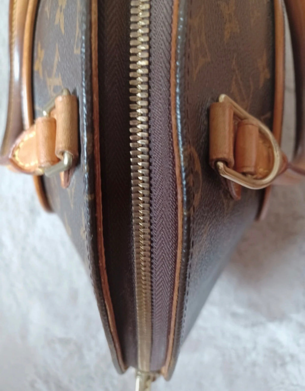 Louis Vuitton Vintage Monogram – Ellipse MM