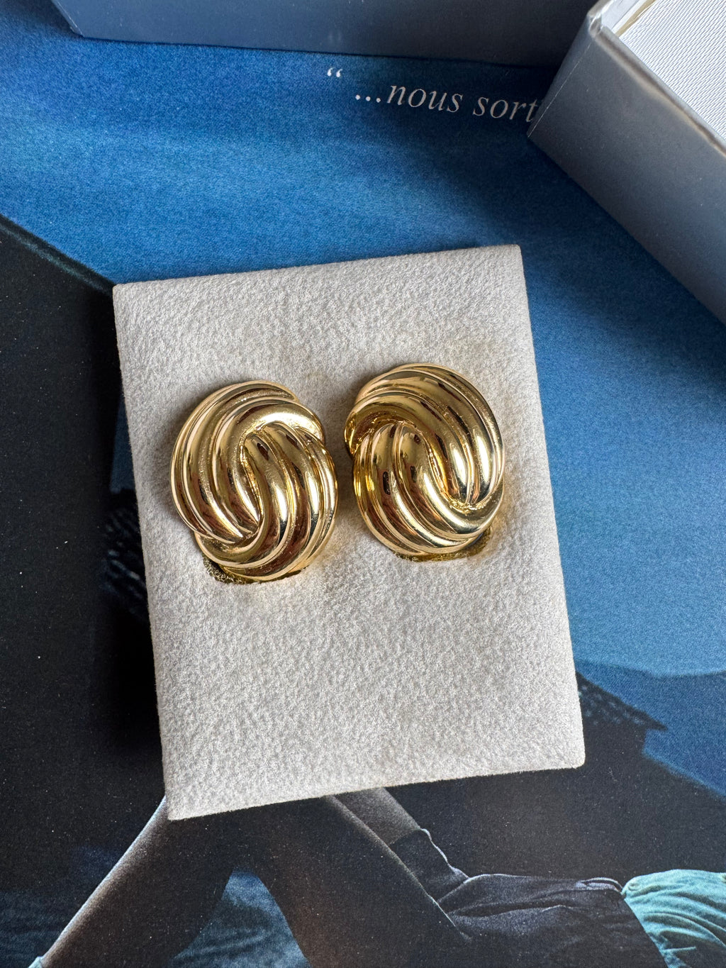 Vintage Christian Dior – złote kolczyki klipsy