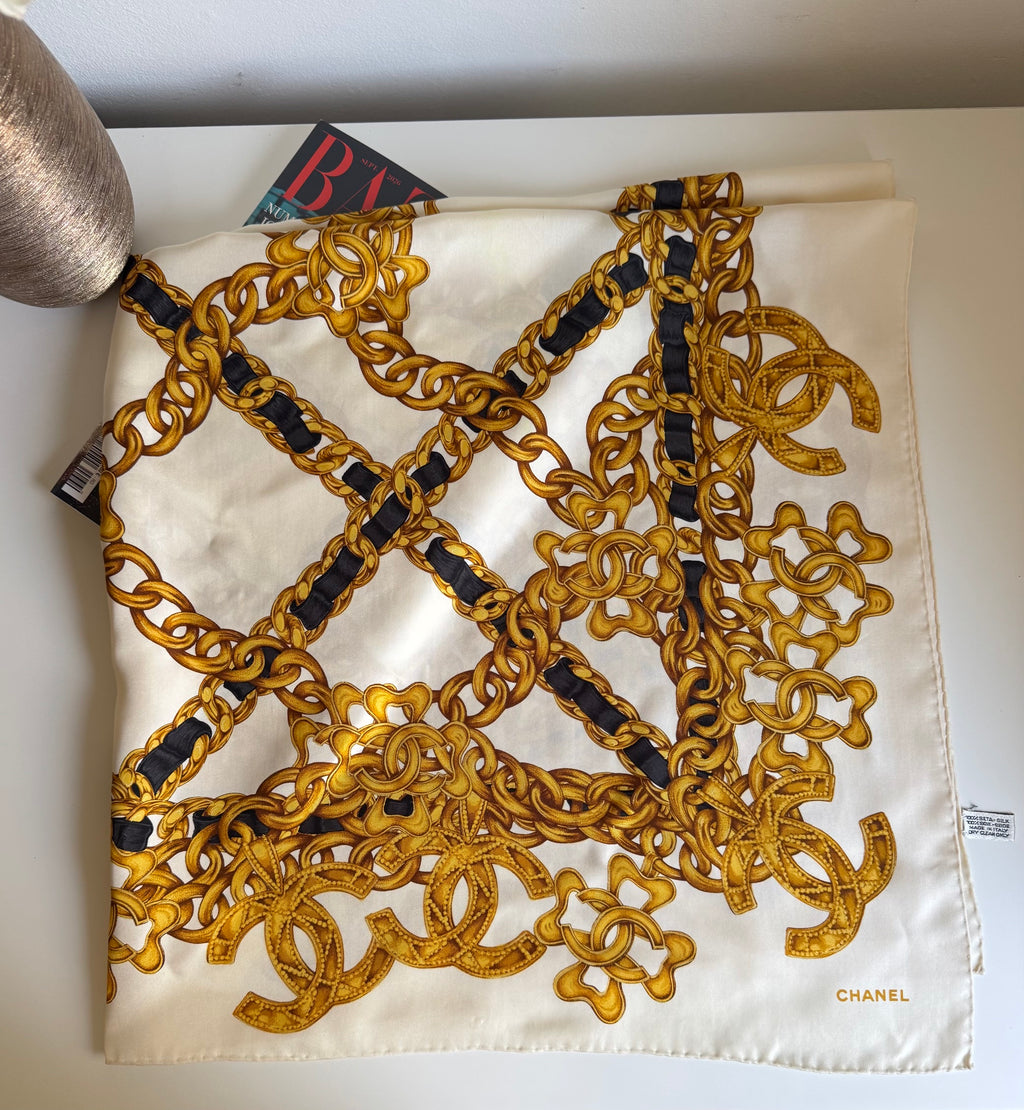 Vintage Chanel Silk Scarf – Gold Chain &amp; CC Motif – 98 × 98 cm