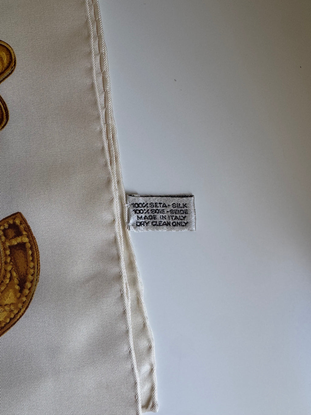 Vintage Chanel Silk Scarf – Gold Chain &amp; CC Motif – 98 × 98 cm