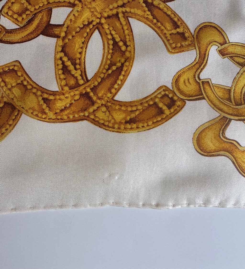 Vintage Chanel Silk Scarf – Gold Chain &amp; CC Motif – 98 × 98 cm
