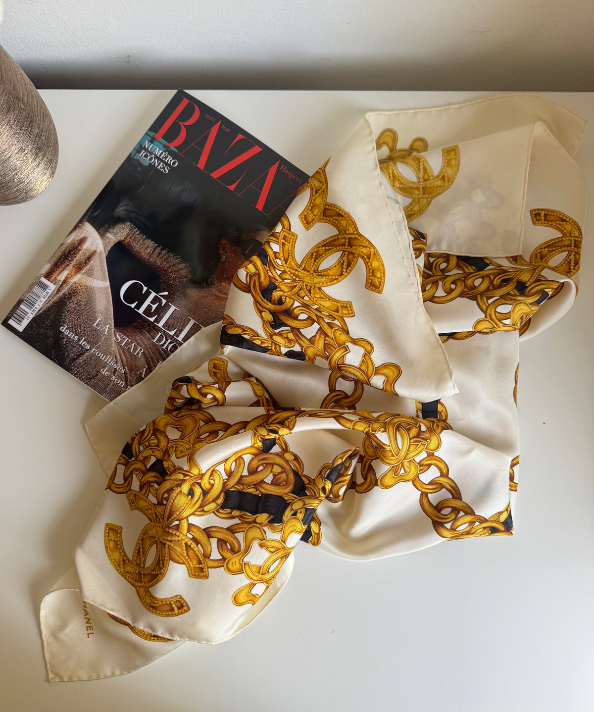 Vintage Chanel Silk Scarf – Gold Chain &amp; CC Motif – 98 × 98 cm