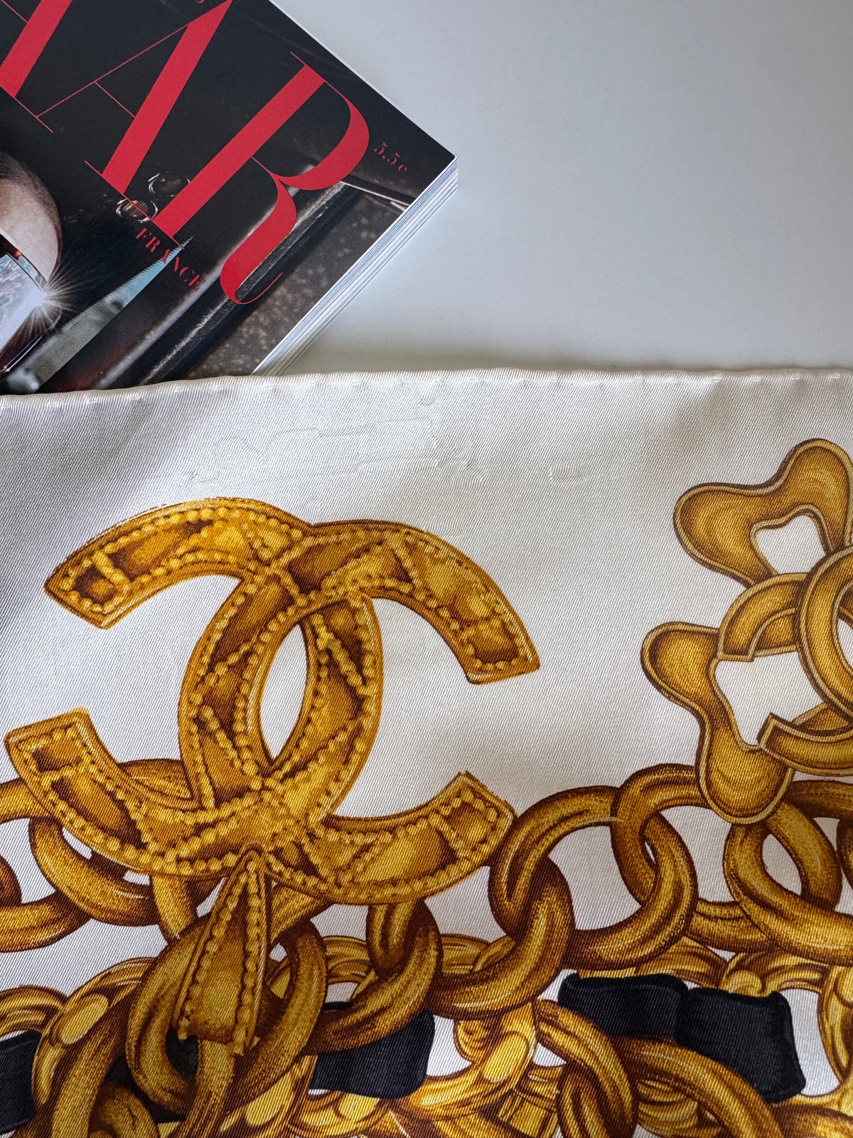 Vintage Chanel Silk Scarf – Gold Chain &amp; CC Motif – 98 × 98 cm