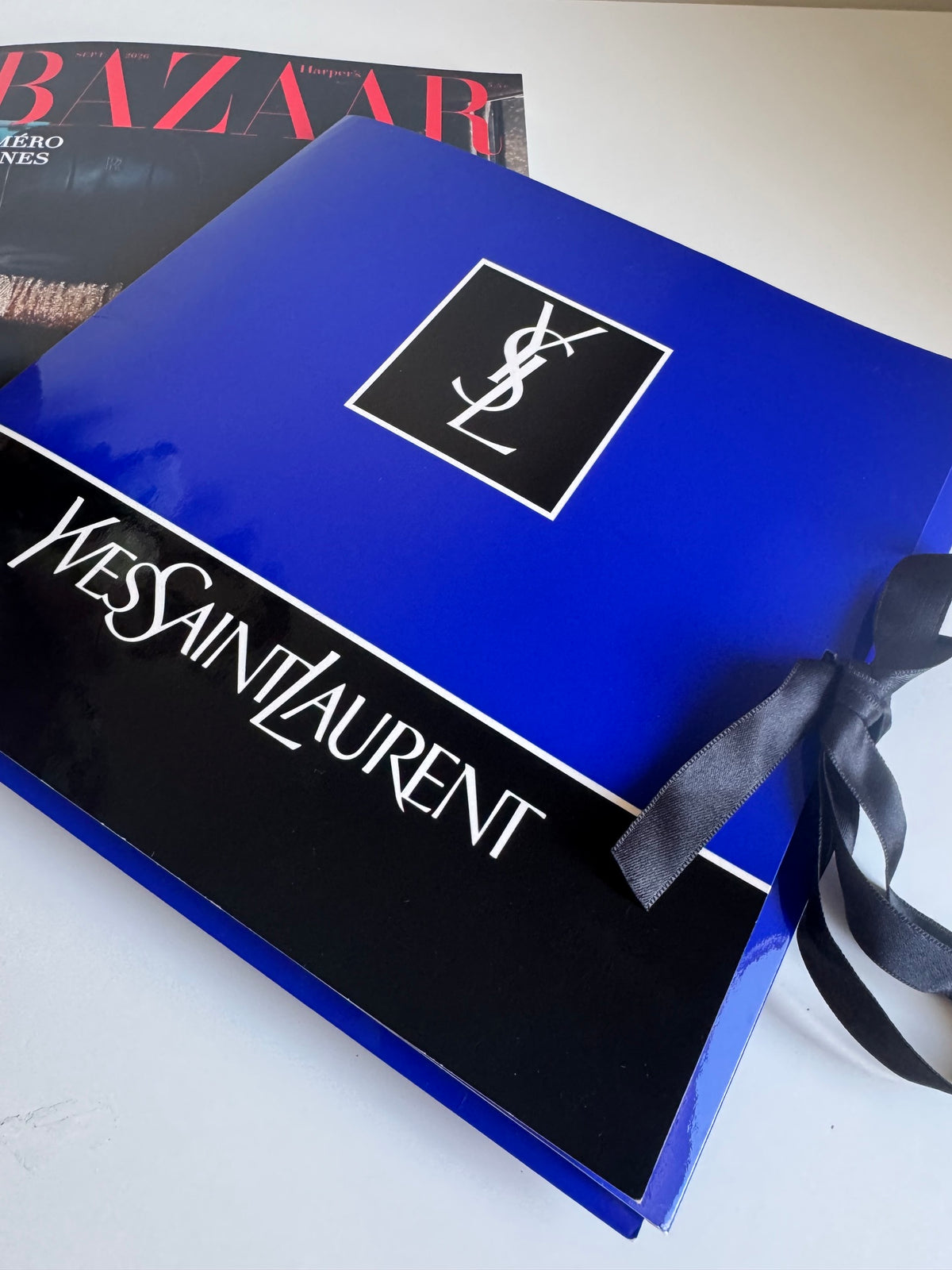 Vintage Yves Saint Laurent – jedwabna apaszka 86 × 86 cm