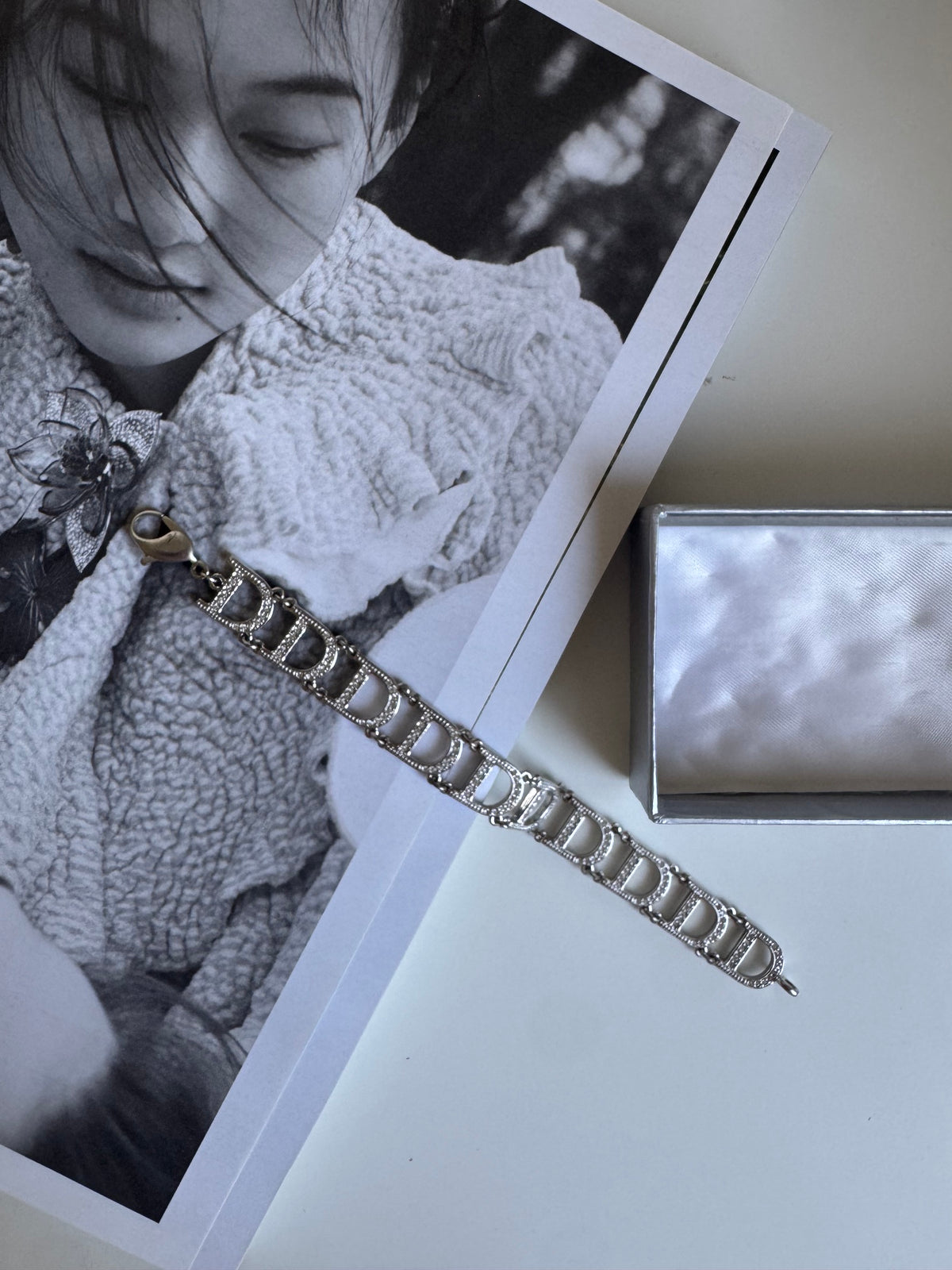 Dior – bransoletka z kryształkami, era Johna Galliano